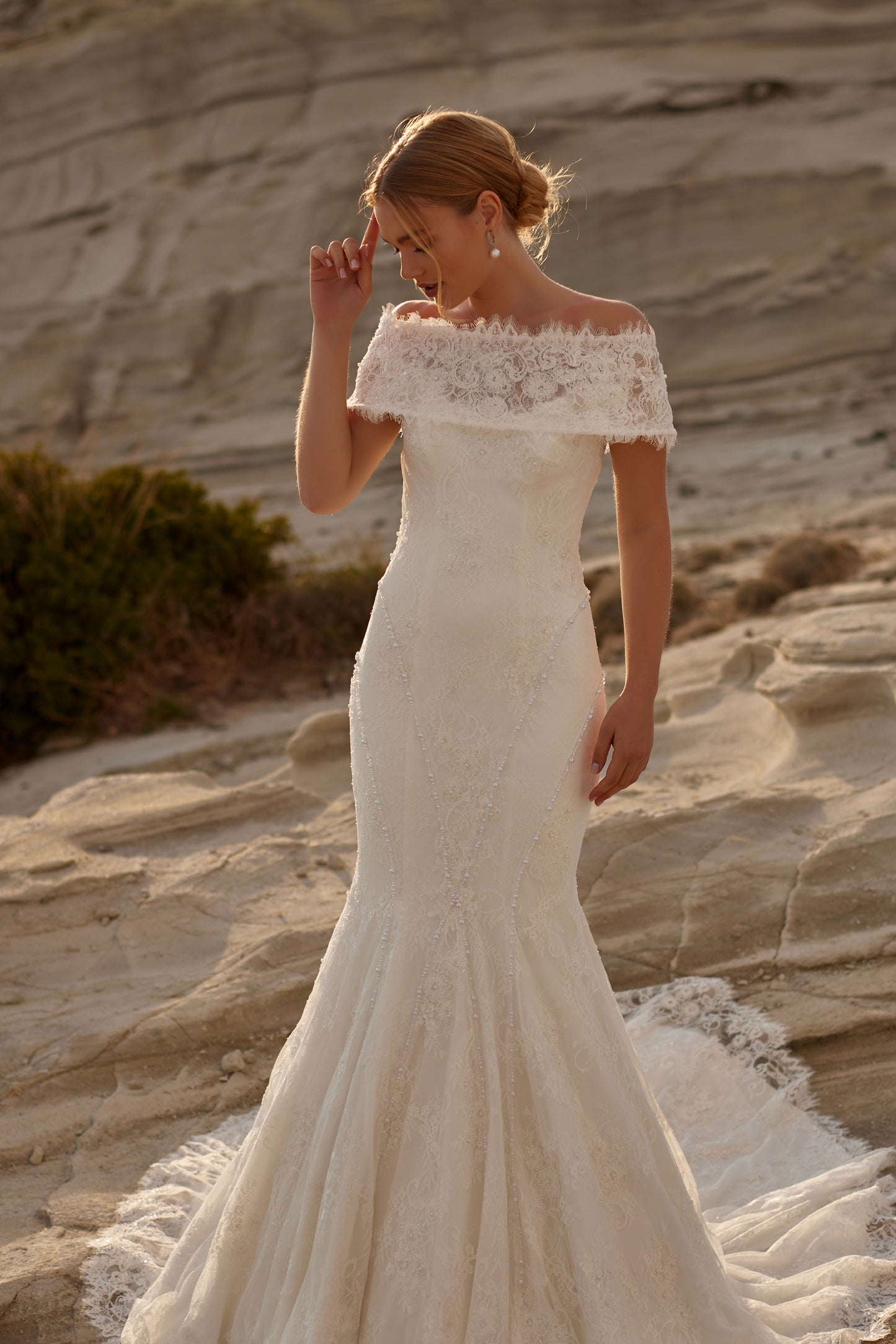 Strapless, Detachable-Shoulder, Lace-Embellished Mermaid-Cut Wedding Dress - 20B214
