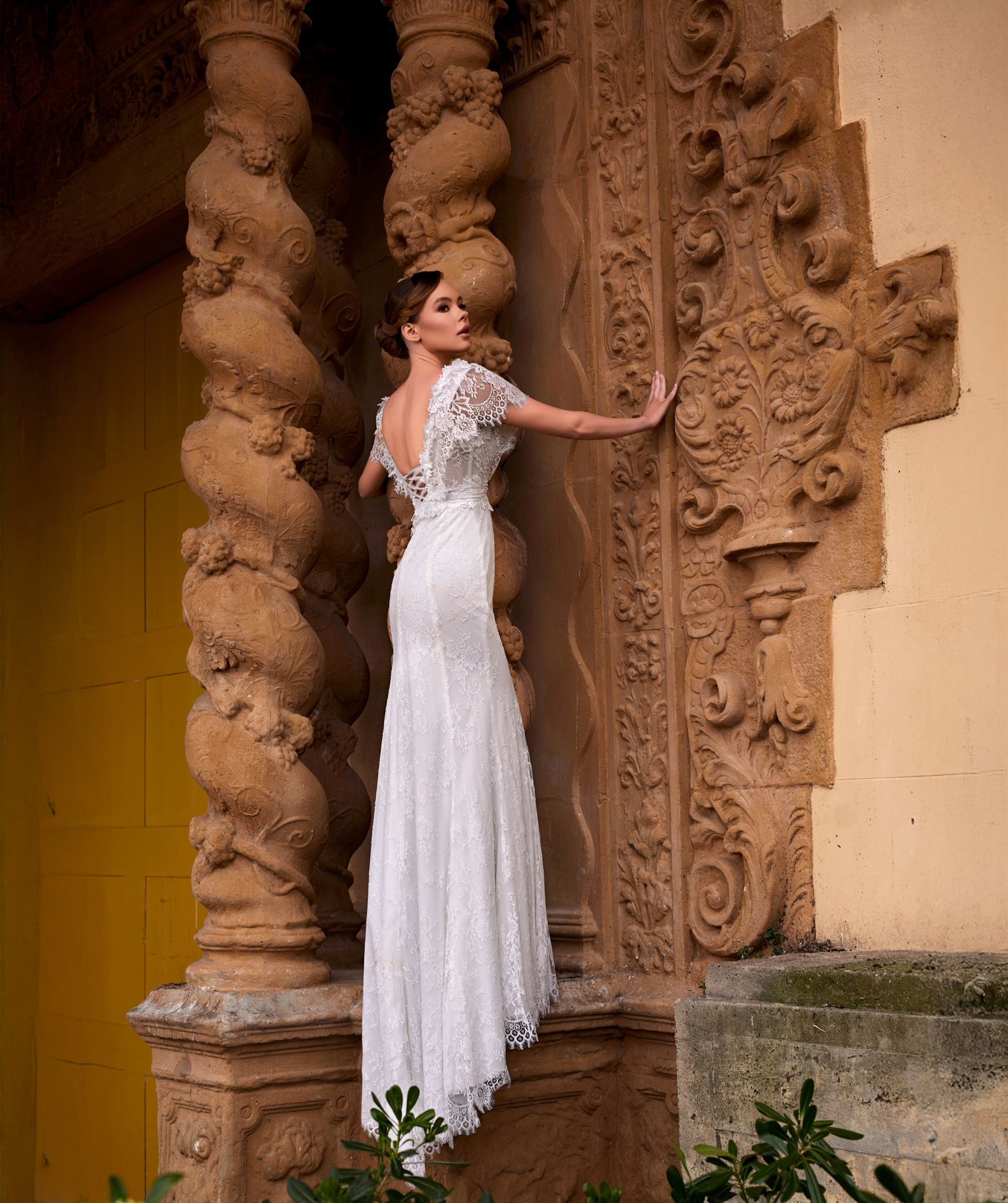 Deep V-neck, romantic sleeve detail, all-over lace, mermaid-style wedding dress - 10029