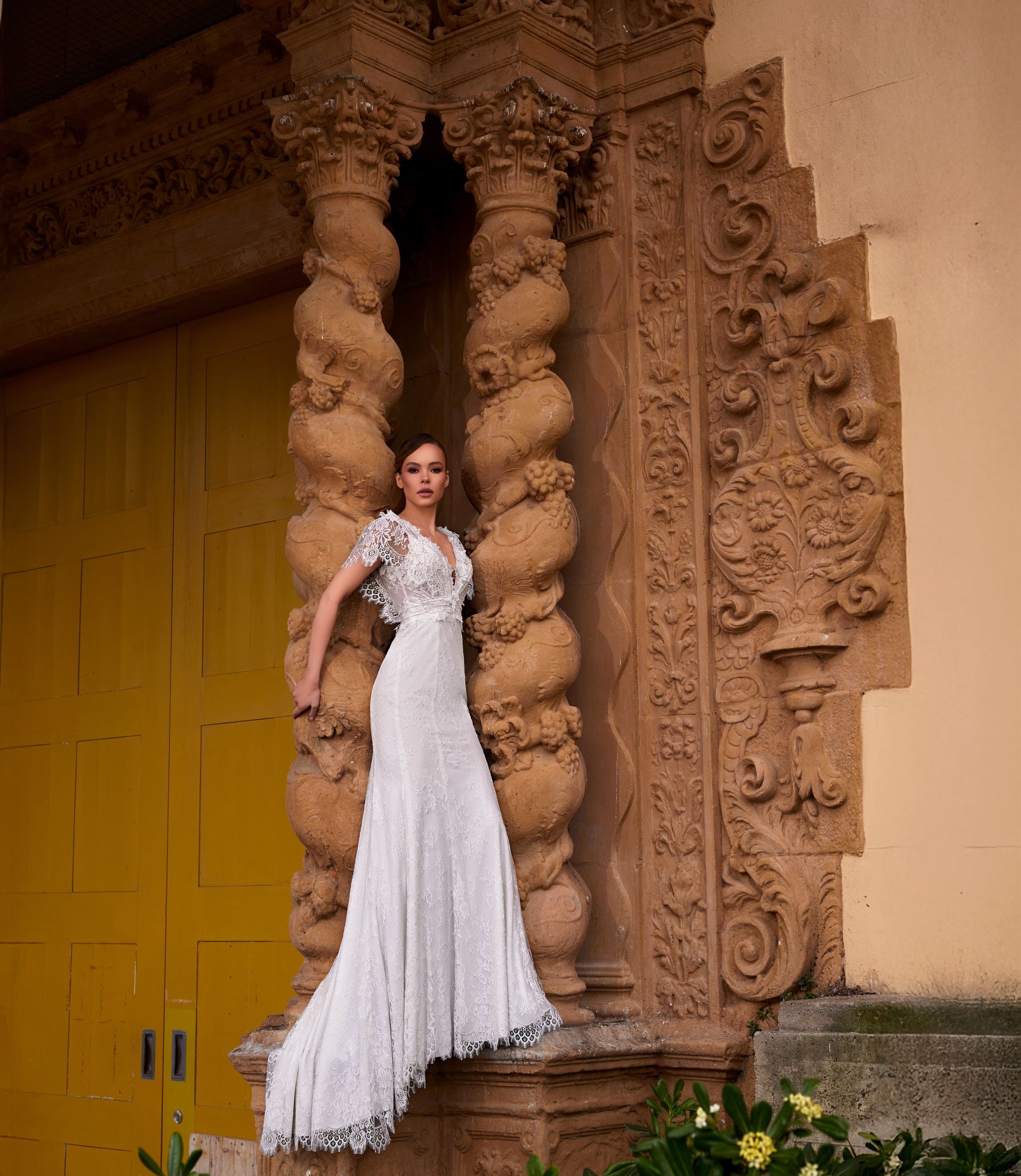 Deep V-neck, romantic sleeve detail, all-over lace, mermaid-style wedding dress - 10029