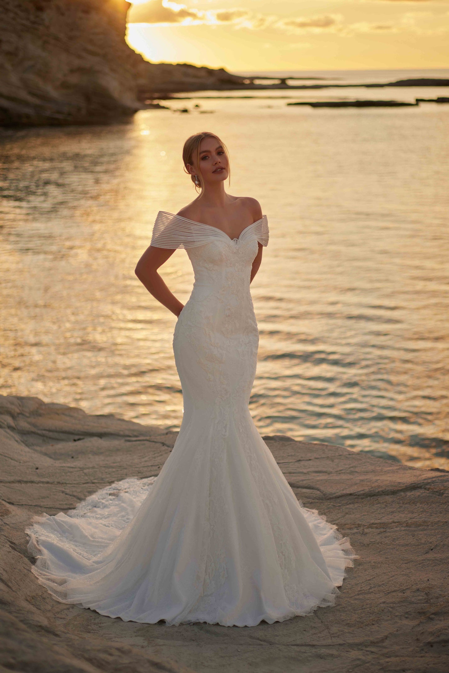 Madonna Neckline Lace Full-Length Fishtail Wedding Dress - 20B216
