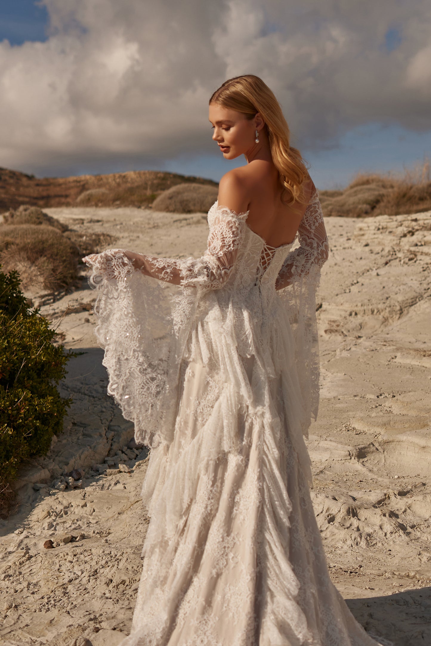 Staplez Full Lace Detachable Sleeve with Geometric Cut Modern Helen Wedding Dress - 25206