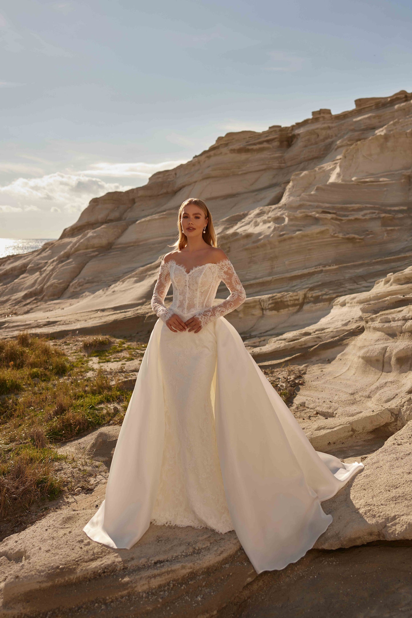 Heart-neck, long-sleeved, fully embroidered lace wedding dress with a detachable tulle skirt in a mermaid style - 25181
