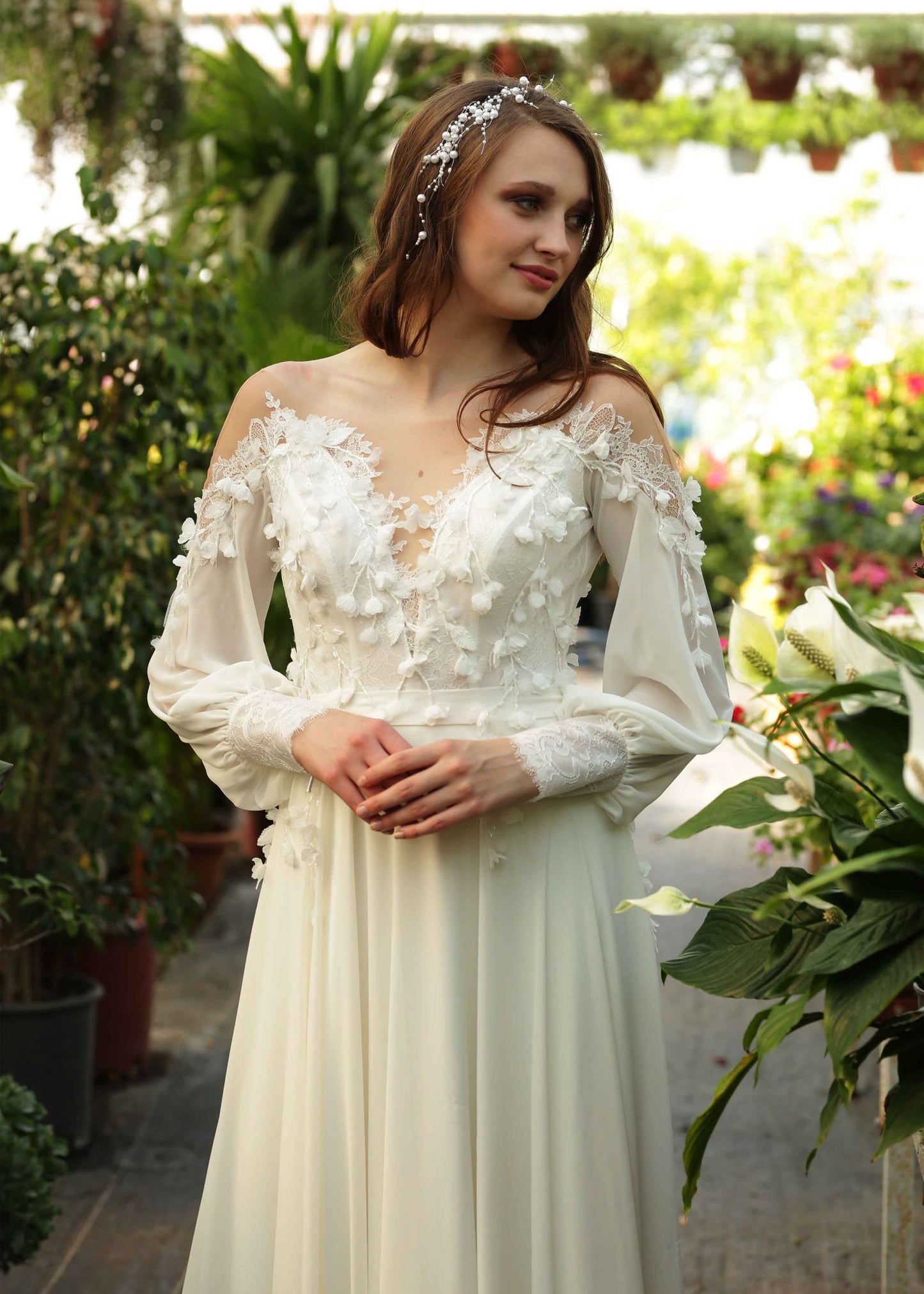 V Yaka Uzun Kollu Şifon Kumaş Çiçek İşlemeli Romantik Helen Gelinlik - 7019