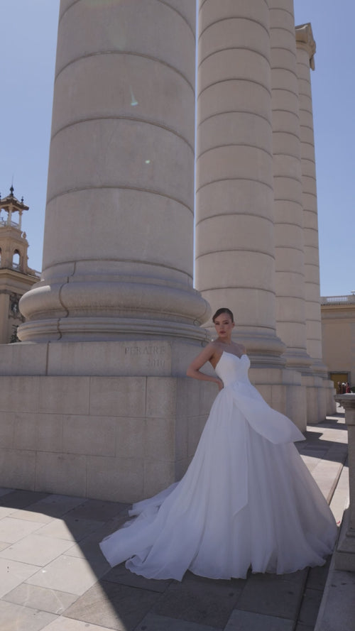 Galeri görünümünde 1 numaralı görseli yükle. Straplez Drapeli ve Belden Fiyonklu Saten Prenses Gelinlik - 9245